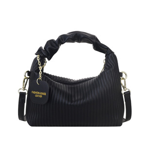 Sac à main coréen rétro à rayures verticales, nouveau sac à bandoulière plissé tendance, élégant et personnalisé. - Product Image 1
