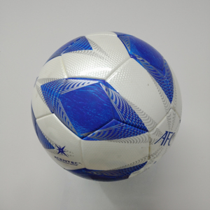 Ballon de football en cuir PU léger et durable pour les jeux et l'entraînement en intérieur/extérieur - Product Image 1