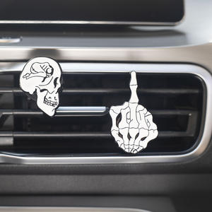 Clip de parfum pour bouche d'aération de voiture de style Halloween désodorisant Cool Skull Design décoration de désodorisant de voiture en alliage - Product Image 2