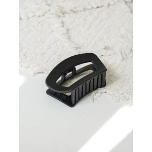 Tapis de cuisine en étain à cadre carré noir avec un design élégant - Product Image 1