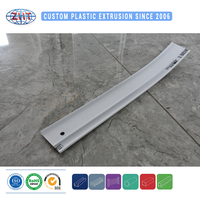 Profil en plastique PVC/ABS/PP/PE extrudé sur mesure pour rail de rideau de plafond et rail de guidage à roulettes