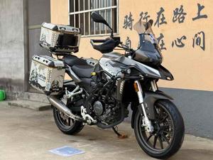 Moto d'aventure monocylindre refroidie TRK251 ABS, idéale pour les débutants - Product Image 3