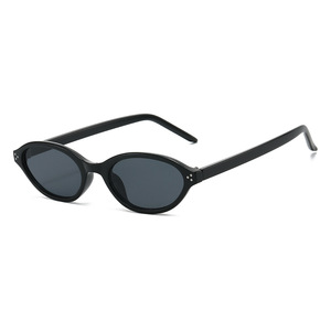 Lunettes <span class=keywords><strong>de</strong></span> soleil rétro ovales fines œil <span class=keywords><strong>de</strong></span> chat avec triple rivet, protection UV400, style vintage années 90, pour femmes et hommes, monture PC, vente en gros, personnalisables - Product Image 3