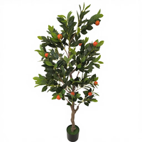 Moderne decoratieve items, levensechte kunstmatige sinaasappelboom, kunstplant van plastic, bloemstukken, binnen- en buitendecoratie voor de tuin.