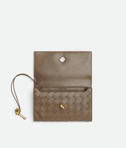 Bolso Bottega BV Andiamo con correa, en piel nappa Intrecciato, con cierre de nudo distintivo y correa deslizante Veneta - Product Image 3