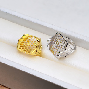 แหวนเงินแท้ S925 งานแฮนด์เมด ลายดอกไม้ฉลุลายลูกไม้ ประดับมุกบาโรก ชุบทอง 14K สำหรับทำเครื่องประดับ รุ่น 1693 - Product Image 3