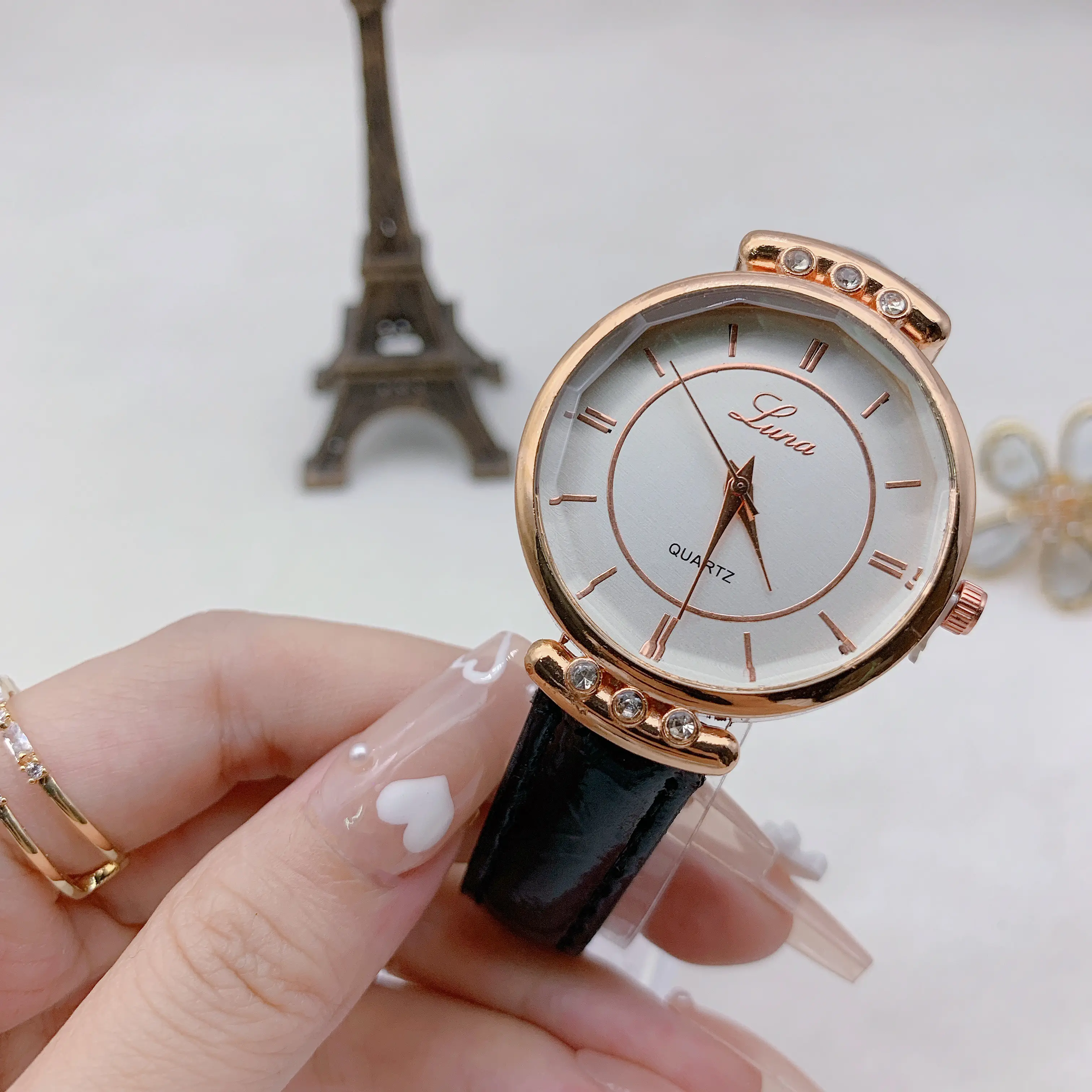 Factory Price Fashion Casual Design Female Quartz Watches OEM 2021 Golden Geneva Style Women Diamond Wrist Watch Wholesale Reloj