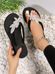 รองเท้าผู้หญิงสไตล์ใหม่สำหรับฤดูร้อน เหมาะสำหรับใส่ลำลอง พื้นเรียบหนา รองเท้าแตะผู้หญิงสำหรับฤดูใบไม้ผลิ - Product Image 6