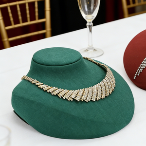 Soporte de exhibición de joyería de moda verde, soporte de microfibra para collares, para busto de joyería - Product Image 6