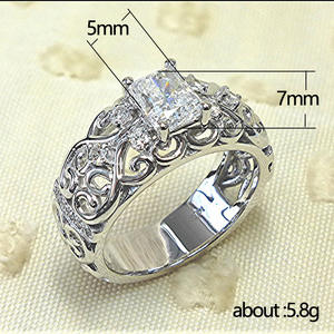 Anello di Fidanzamento F831 per Donna in Oro Bianco con Diamante Taglio Radiant, Diamante Naturale Colore D e Pietre Laterali - Product Image 5