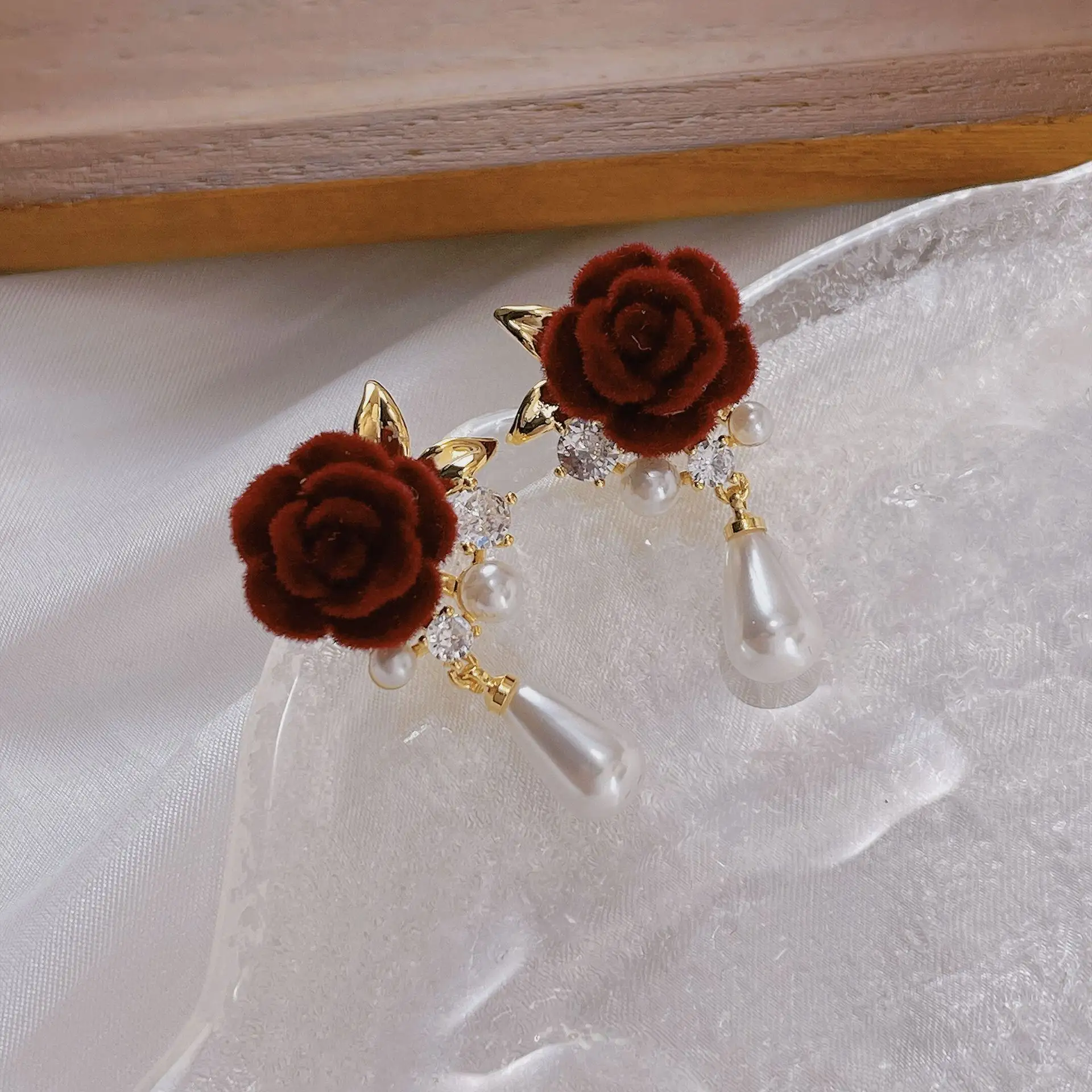 YIFANSHI Autumn winter retro Hong Kong style plush red flower pearl sweet luxurious temperament earrings fashionable jewelry