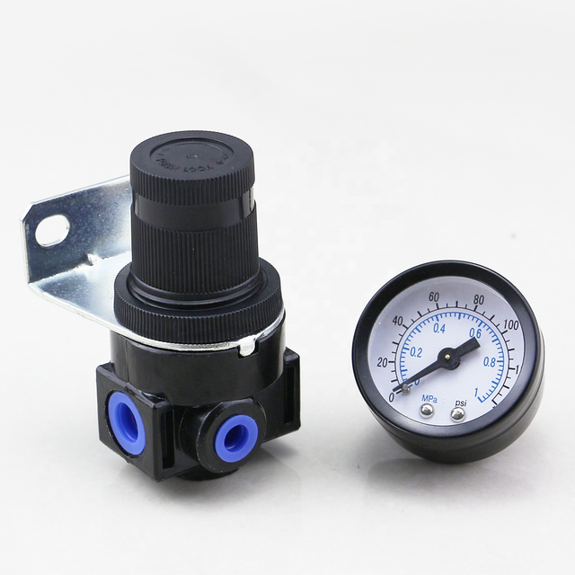 Small Pneumatic Regulator 1/4 BSP AR2000 Air Pressure Regulator With Pressure Gauge