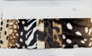 Tissu en fausse fourrure imprimé animal (cheval, zèbre, vache, léopard, Bambi) pour chaussures, vêtements, sacs et canapés - Product Image 6