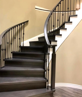 Balustres en fer forgé décoratifs doubles, simples et élégants, pour garde-corps d'escalier de villa