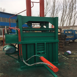 Presse hydraulique Longmiao avec moteur et PLC pour bouteilles PET - Haute sécurité, idéale pour les petits centres de recyclage - Product Image 3