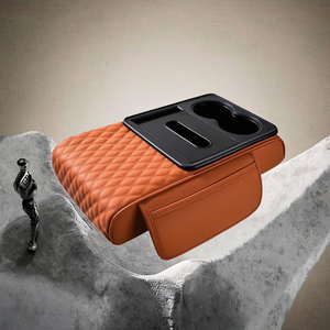 מחזיק כוסות לרכב אוניברסלי 5 ב-1 רב תכליתי וספורטיבי מעור TT עם מחזיק כוסות תה ואחסון טישו - Product Image 2