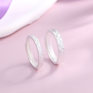 Anillos <span class=keywords><strong>de</strong></span> Boda Modernos <span class=keywords><strong>de</strong></span> <span class=keywords><strong>Plata</strong></span> <span class=keywords><strong>de</strong></span> Ley S925 ALICE con Diseño Personalizado y Patrón Martillado, Antideslustre, para Parejas Unisex - Product Image 1