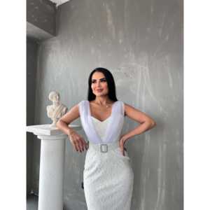 ชุดราตรีสีขาวคอวีทรงเข้ารูป ผ้าออร์แกนซ่า พร้อมดีไซน์เอวธรรมชาติ เหมาะสำหรับงานพิธีการ - Product Image 4