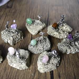 Vente en gros de sculptures en cristal, artisanat en pyrite naturelle, sculptures en pierre Feng Shui pour la décoration de la maison, cadeau - Product Image 2