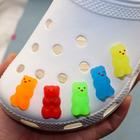 2024 nouveauté en gros caoutchouc PVC haute qualité chaussures personnalisées décorations accessoires mignon ours chaussure charmes