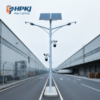 Poteau d'éclairage solaire HEPU 5-20m avec caméra CCTV, support de montage étanche IP65, panneau solaire, lampe LED pour route et autoroute