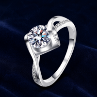 Bague de fiançailles en moissanite en gros S925, couleur D, VVS1, taille brillant rond, détail cœur, pavé sur l'épaule, bijoux de mariée