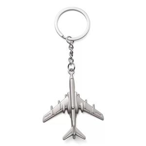 سلسلة مفاتيح معدنية على شكل طائرة بتصميم ثلاثي الأبعاد من سبائك الزنك عالية الجودة باللون الفضي والذهبي - Product Image 4