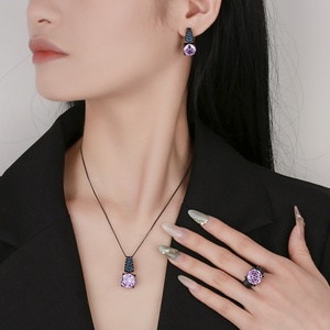 Joyería de Moda Ecológica, Cobre Rodio, Zirconia Violeta de la Más Alta Calidad de 14-12 mm, Juego de Anillo y Pendientes con Colgante Morado - Product Image 6