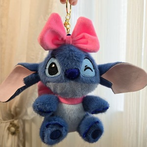 Lindo colgante <span class=keywords><strong>de</strong></span> peluche <span class=keywords><strong>de</strong></span> <span class=keywords><strong>Stitch</strong></span> con lazo, muñeco pequeño <span class=keywords><strong>para</strong></span> bolso, muñeco <span class=keywords><strong>de</strong></span> máquina <span class=keywords><strong>de</strong></span> garras, venta al por mayor - Product Image 3