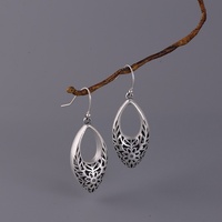 S925 Silber Retro Thai-Handwerk Blumen-Tropfen Hohle Lange Ohrringe für Damen Einfache Mode Großhandel