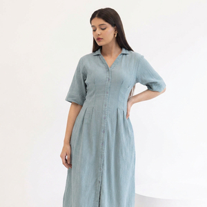 Robe chemise maxi en lin et coton bleu clair avec col rabattu, manches courtes, boutons sur le devant, poches, tenue décontractée d'été - Product Image 1