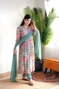 Nouveau Design Tendance Indien et Pakistanais Vêtements Floral Alia coupe Costume pour Tenue Décontractée Disponible au Prix de Gros - Product Image 3