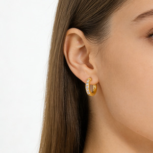 Boucles d'oreilles créoles élégantes en acier inoxydable plaqué or 18 carats, <span class=keywords><strong>de</strong></span> luxe, avec six diamants, pour femmes - Product Image 2