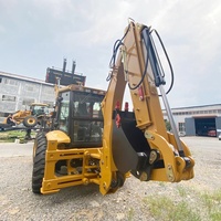 Chargeuse-pelleteuse compacte durable 2x4 et 4x4 avec direction crabée et godet de 1,7 m³ pour projets municipaux