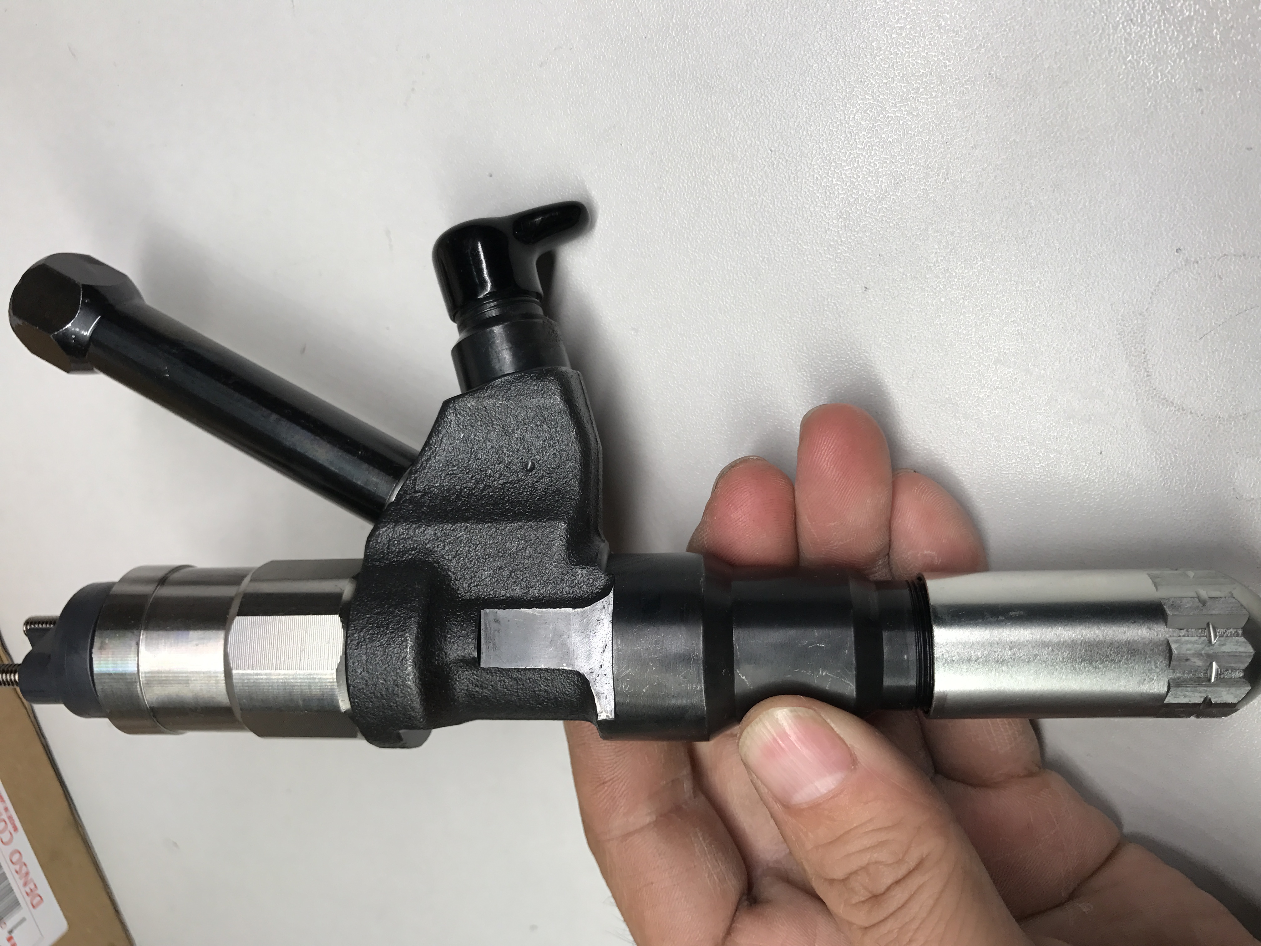 High Quality Diesel Common Rail Fuel Injector 095000-0611 095000-0612 For HINO P11C