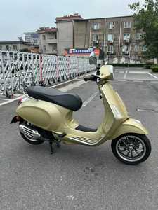 <span class=keywords><strong>Vespa</strong></span> Primavera <span class=keywords><strong>150</strong></span> Oro Champagne |   Scooter Retrò Iconico 155cc con Motore IGET, ABS, per Pendolari Urbani - Product Image 1