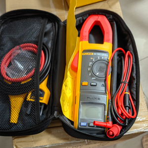 Multímetro de Garra Fluke 381 True-RMS com Medição de Temperatura e Frequência - Product Image 3