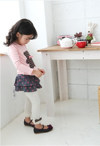 Vêtements pour enfants en gros en ligne : Ensemble décontracté T-shirt à manches longues à pois et pantalon pour filles, provenant d'un fournisseur chinois - Product Image 3