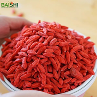 Baies de goji rouges chinoises traditionnelles, fruits entiers crus, sans additifs, naturelles