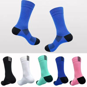 Chaussettes de cyclisme en maille à séchage rapide – Durables, mi-mollet, respirantes pour la course, l'entraînement et les sports de plein air - Product Image 1