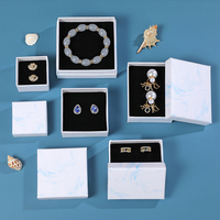Boîte d'emballage de bijoux personnalisée de petite taille, logo de marque personnalisé, bracelet épais, collier, emballage de bijoux de luxe, boîte cadeau avec éponge