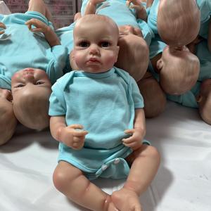 ตุ๊กตาทารกแรกเกิดสุดนุ่มเหมือนจริงของขวัญสำหรับทารกแรกเกิดเด็กผู้หญิงวัยหัดเดินพร้อมไวนิลเต็มตัว/ผ้าสไตล์ของเล่นขนาดเล็กขนาด18นิ้ว - Product Image 2