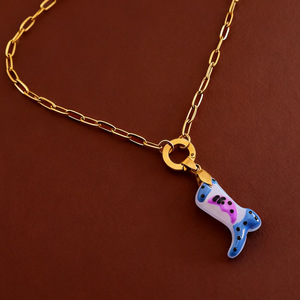 Breloque de botte de cowgirl peinte |   Pendentif en forme de botte de cowboy occidentale en acier inoxydable plaqué or 18K PVD émaillé pour la fabrication de bijoux - Product Image 6