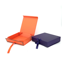 Boîte rigide pliable de luxe personnalisée de couleur orange avec fermeture magnétique, boîte cadeau pliable avec ruban pour vêtements et cadeaux