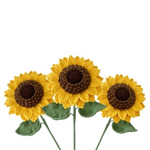 Venta al por mayor: Adorable muñeco <span class=keywords><strong>de</strong></span> <span class=keywords><strong>ganchillo</strong></span> hecho a mano con diseño <span class=keywords><strong>de</strong></span> girasol, accesorio para ramo <span class=keywords><strong>de</strong></span> flores, ideal para regalos <span class=keywords><strong>de</strong></span> fiestas <span class=keywords><strong>de</strong></span> graduación - Product Image 1