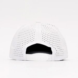 Vente en gros Casquette de camionneur de golf unisexe, imperméable, à séchage rapide, personnalisée, en caoutchouc, avec logo, respirant, découpe au laser, perforée à 5 panneaux - Product Image 5