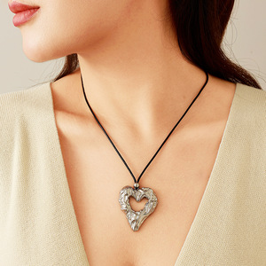 Collar con colgante de corazón de acero inoxidable, plateado, ajustable, para mujer, regalo, joyería - Product Image 2