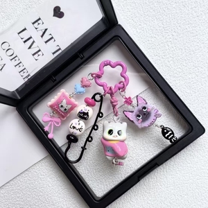 Nouveau porte-clés personnalisé Skullpanda, poupée de dessin animé en PVC, porte-clés DIY en métal, accessoires pour clés de voiture - Product Image 6