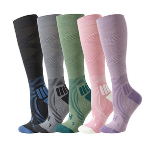 Chaussettes de sport de compression pour femmes, couleur unie, absorbant la transpiration, anti-odeur, antibactériennes, épaisseur standard - Product Image 1