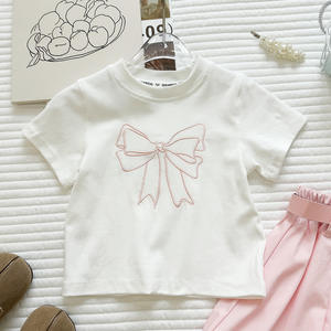 Completo Estivo 2026 per Ragazze: Nuovo Set Due Pezzi Casual con T-shirt a Maniche Corte Ricamata con Fiocco e Pantaloncini a Bocciolo Floreale - Product Image 3